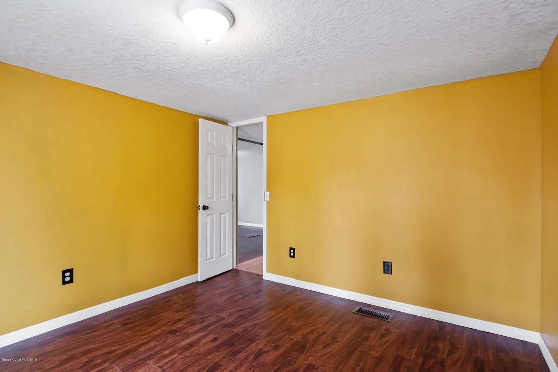 Photo of 497 Louis Drive