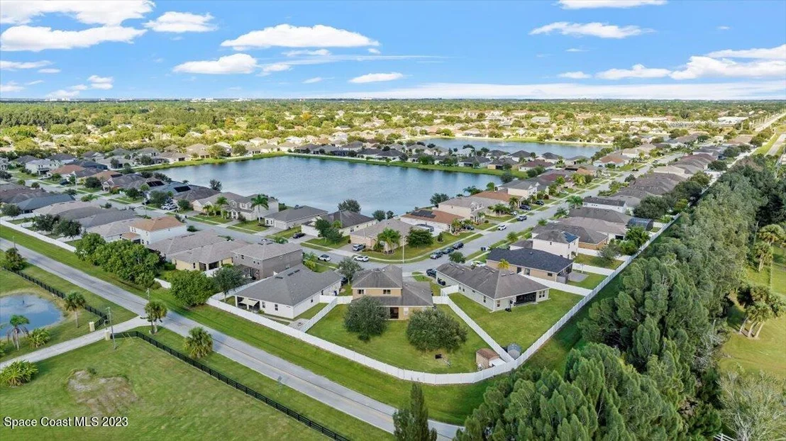 Photo of 2000 Bridgeport Circle