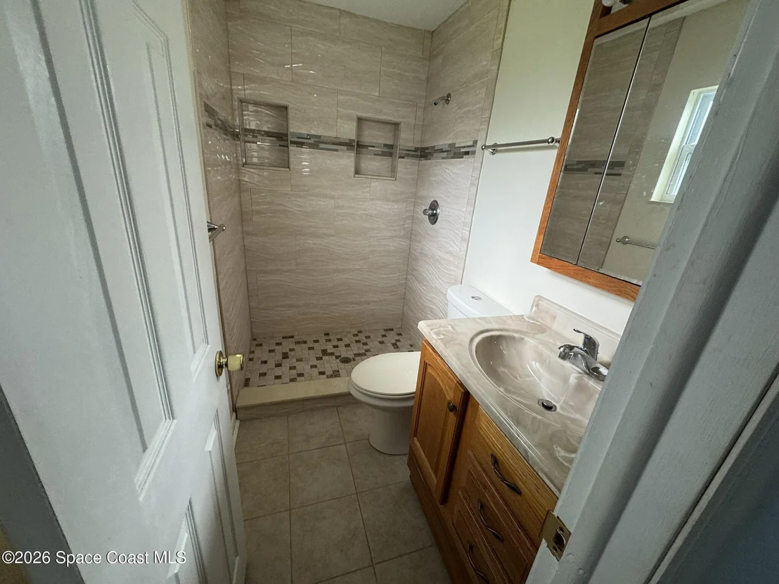 Photo of 1405 E Stetson Drive E