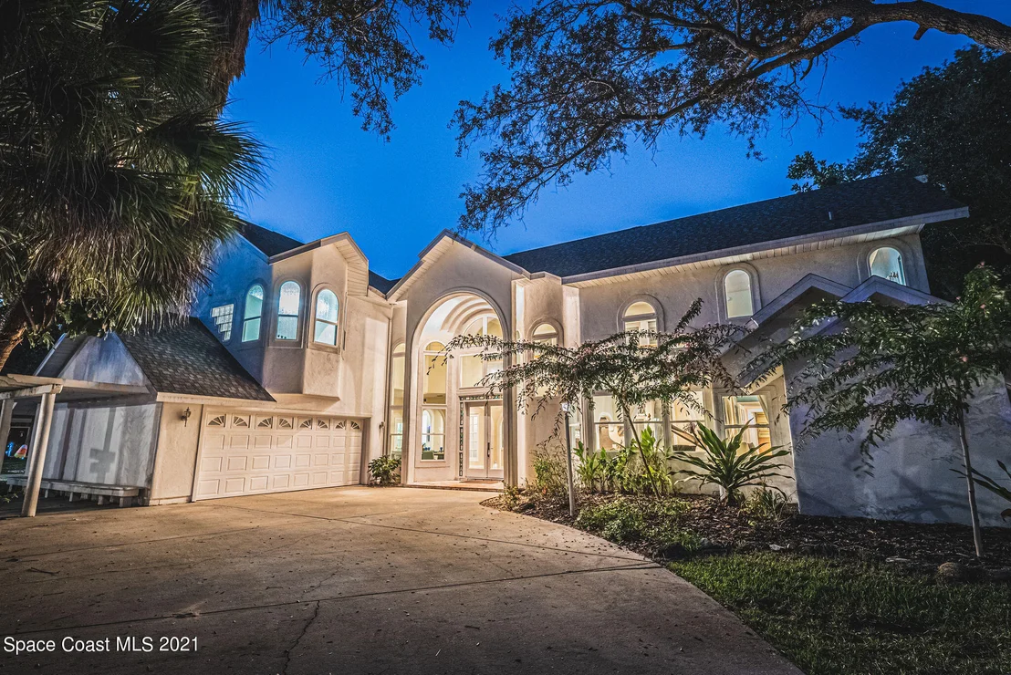 Photo of 472 Peregrine Drive