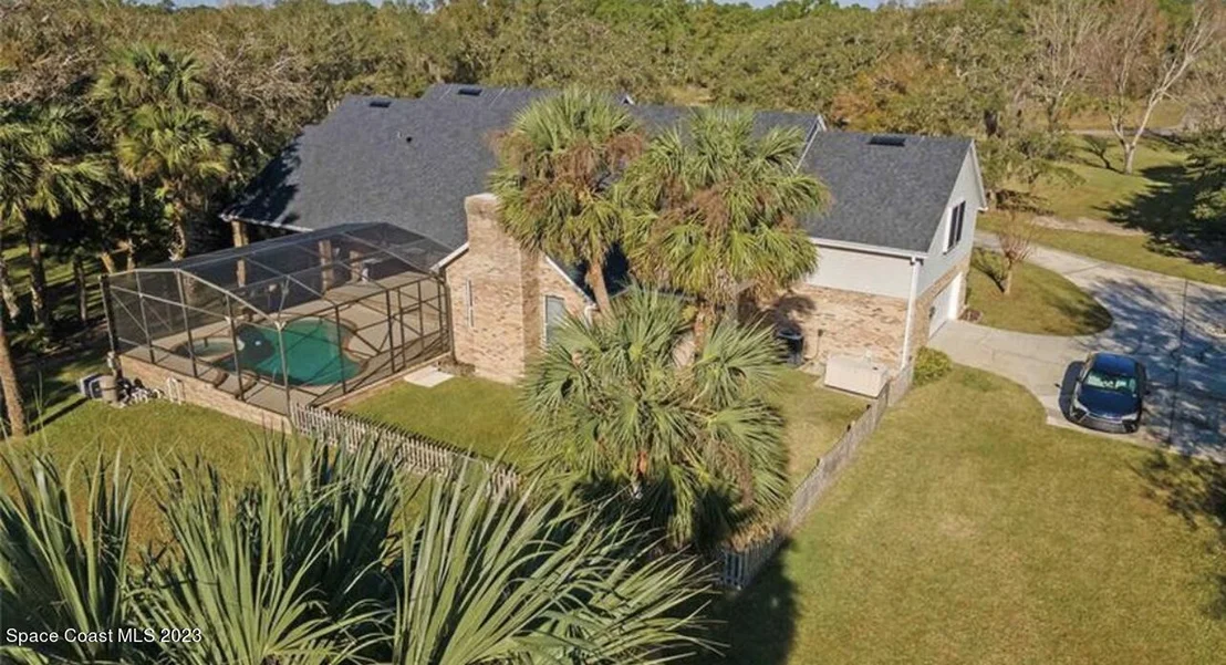 Photo of 927 Iron Bend Trail