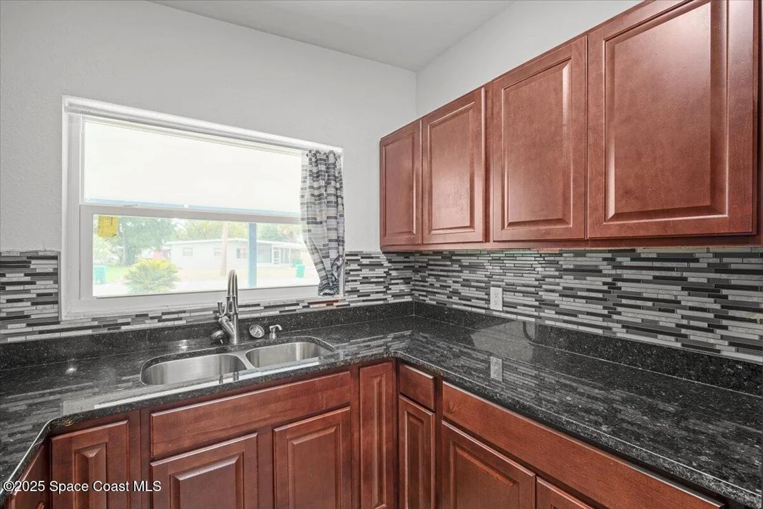 Photo of 411 Thomas Avenue