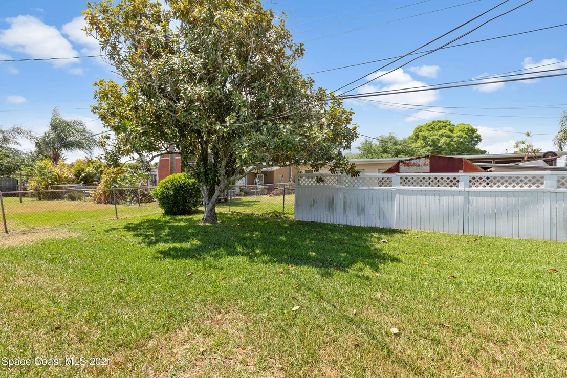 Photo of 584 Westminster Avenue