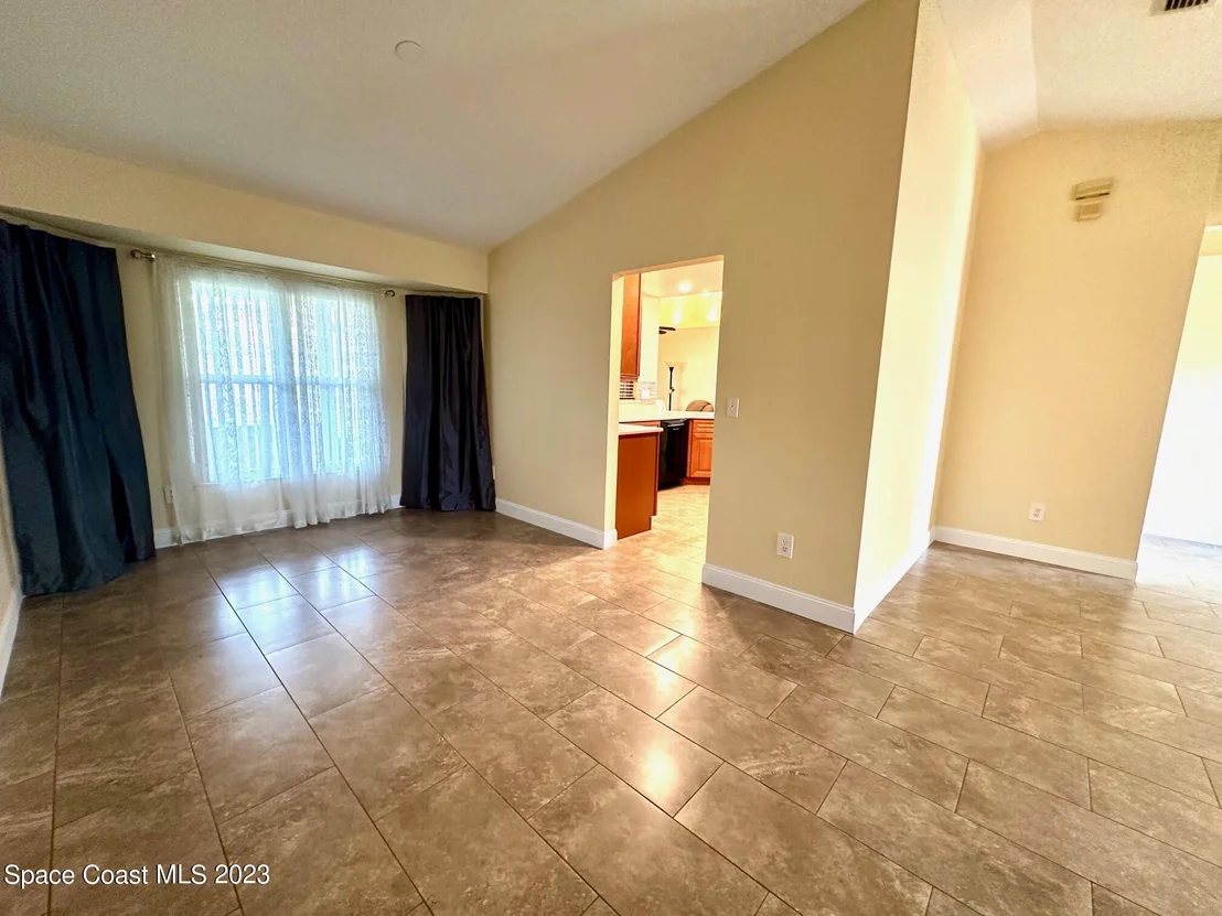 Photo of 1359 Heritage Acres Boulevard