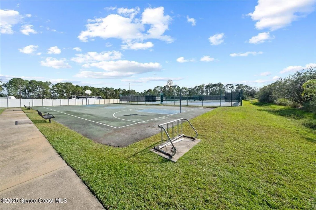 Photo of 2100 Windbrook Drive SE
