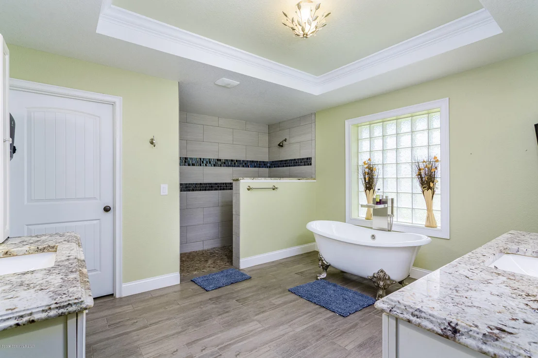 Photo of 4085 Lake Washington Road