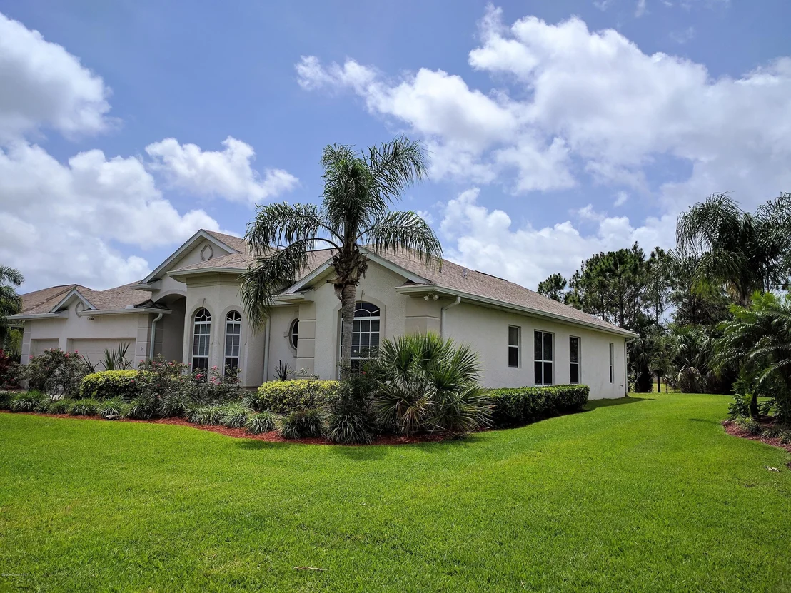 Photo of 111 SE Ridgemont Circle SE