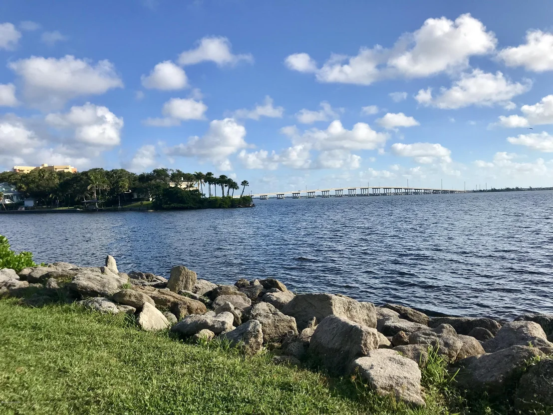 Photo of 727 Banyan Drive