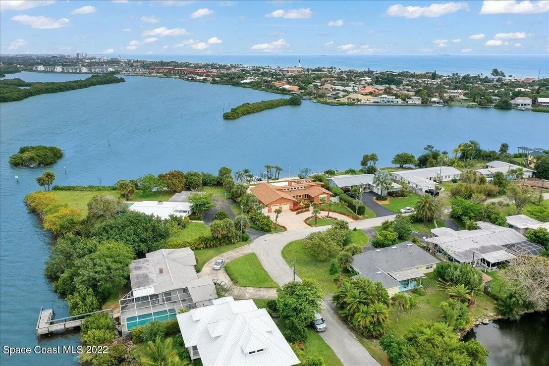Photo of 83 W Bay Drive