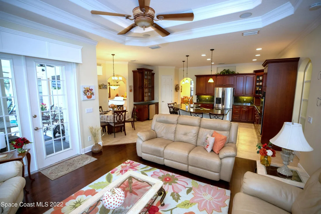 Photo of 2112 Windbrook Drive SE