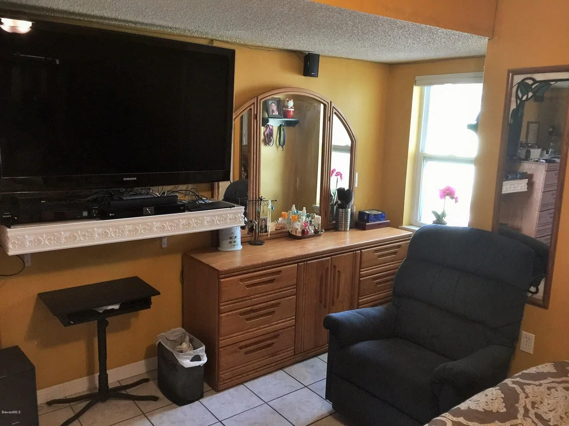 Photo of 385 N Range Road