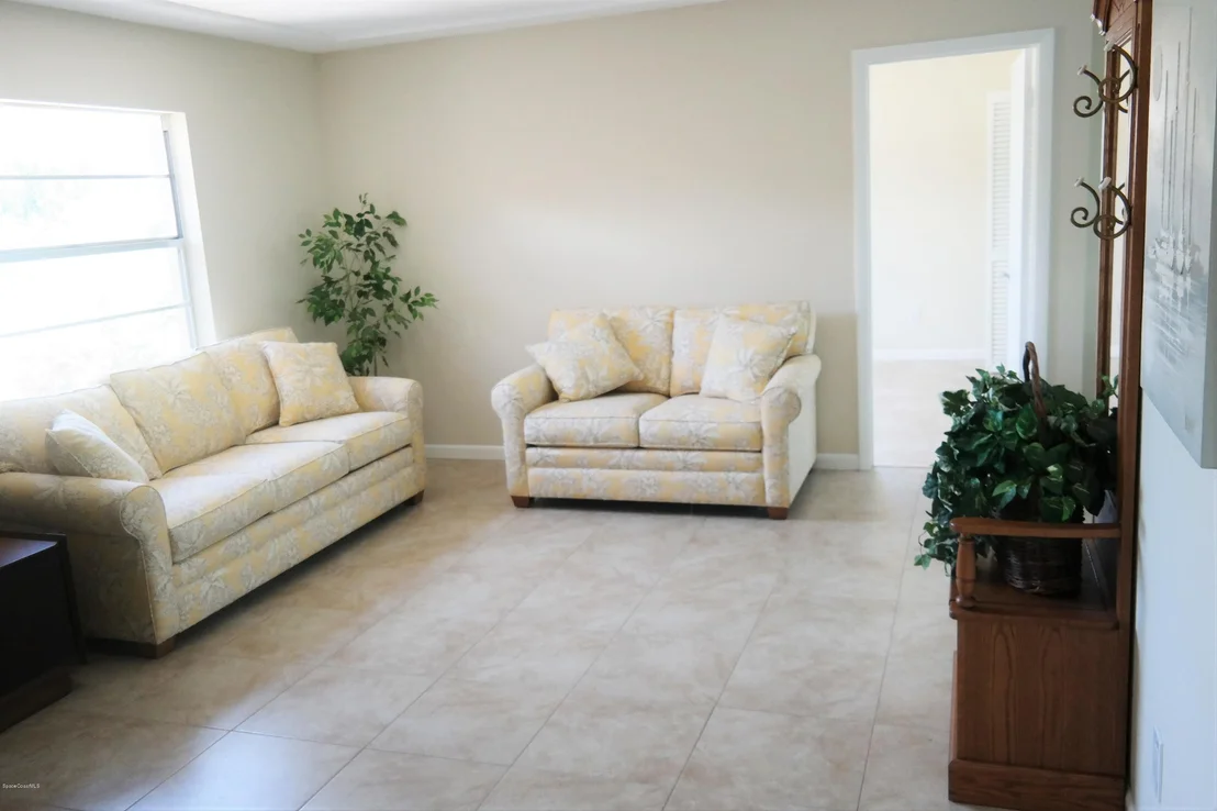 Photo of 545 Chantilly Drive