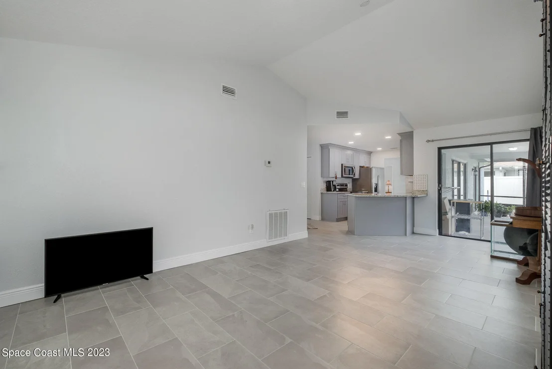 Photo of 1235 Eldron Boulevard SE