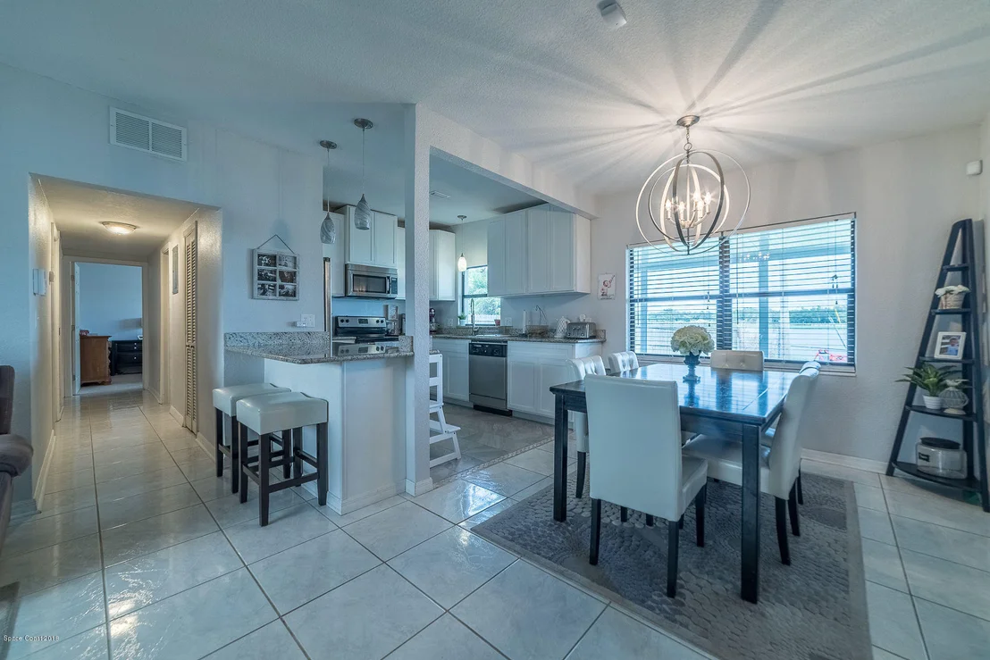 Photo of 812 W Highland Drive