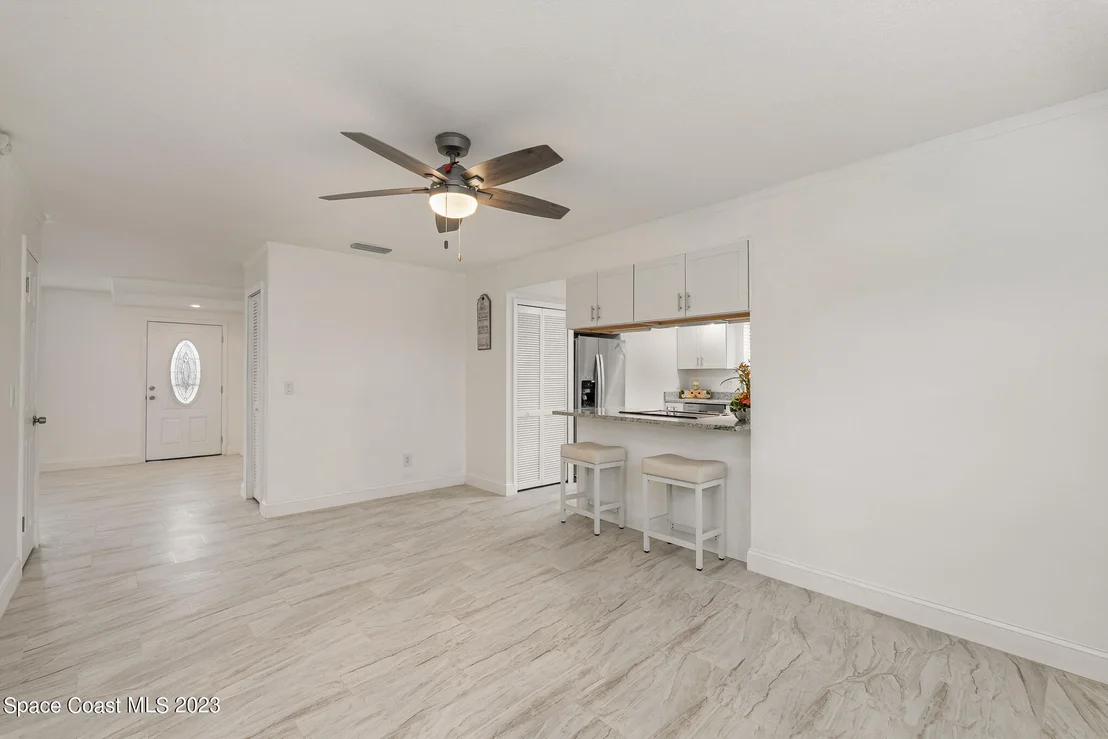 Photo of 581 Oxford Avenue