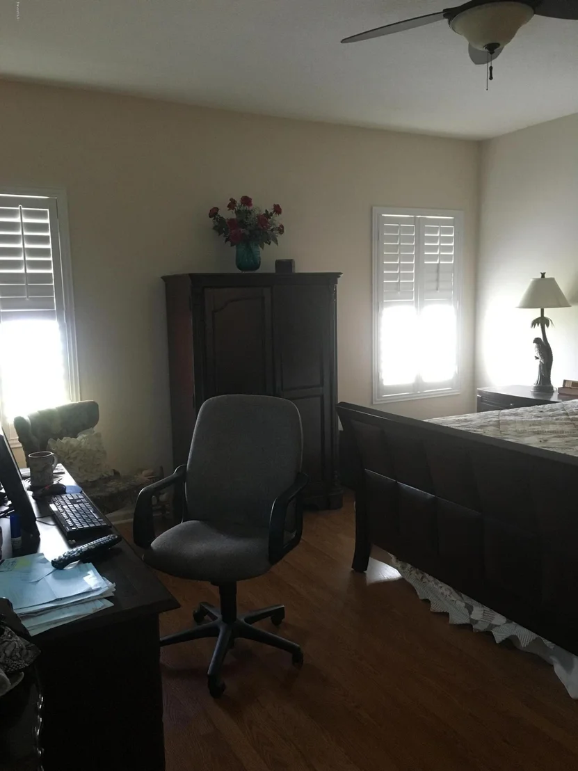 Photo of 337 SE Abernathy Circle