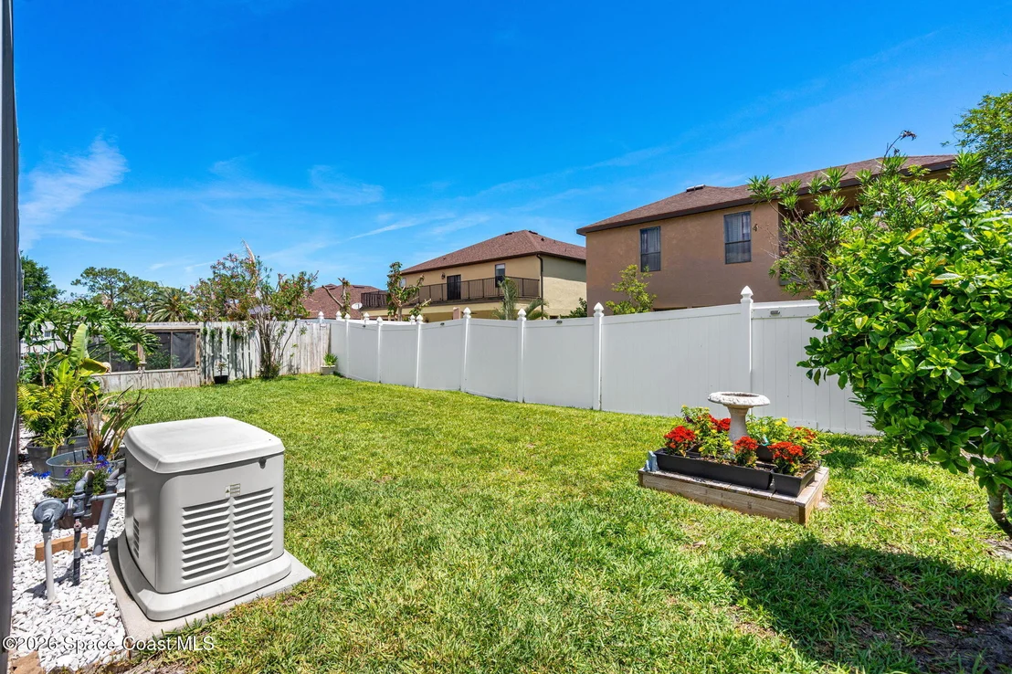 Photo of 1161 White Oak Circle