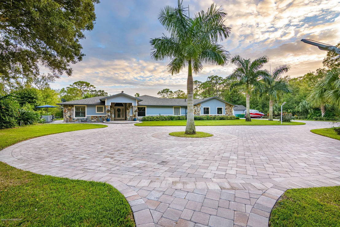 Photo of 4085 Lake Washington Road