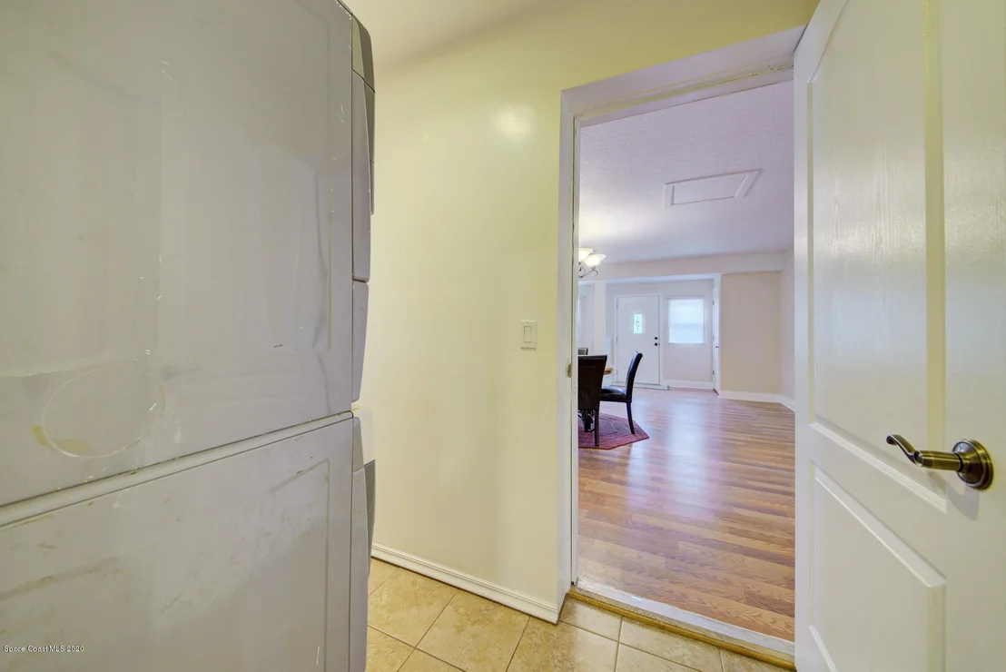 Photo of 1043 Green Road