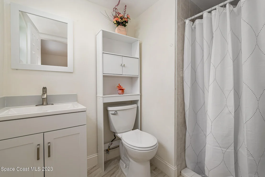 Photo of 581 Oxford Avenue