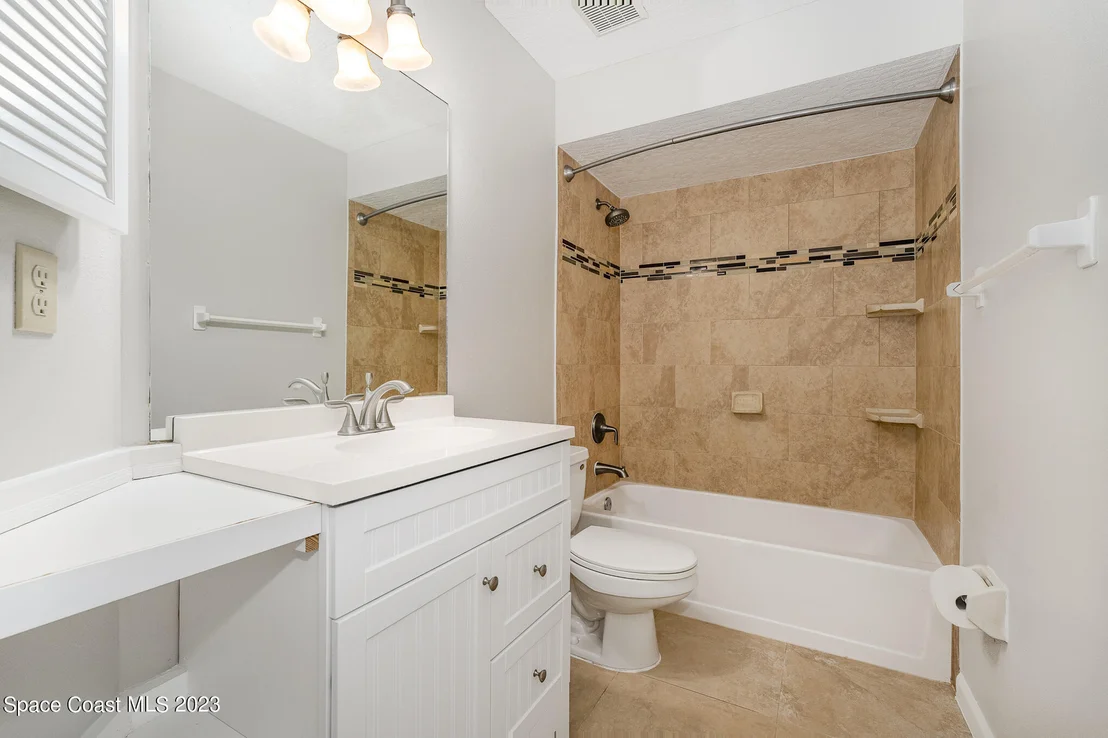 Photo of 504 Oak Mont Place