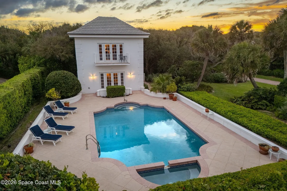 Photo of 680 Ocean Road