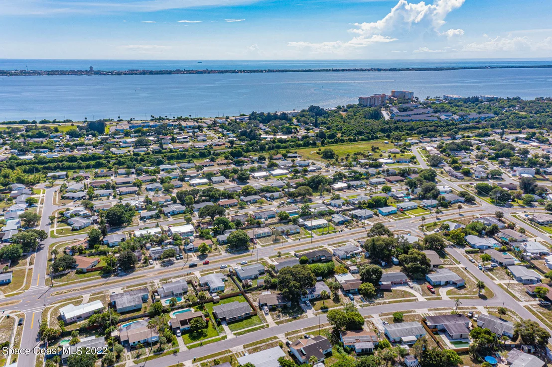 Photo of 931 Bianca Drive NE