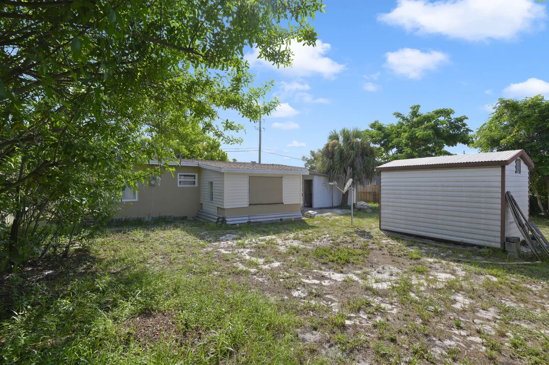 Photo of 939 Bianca Drive NE