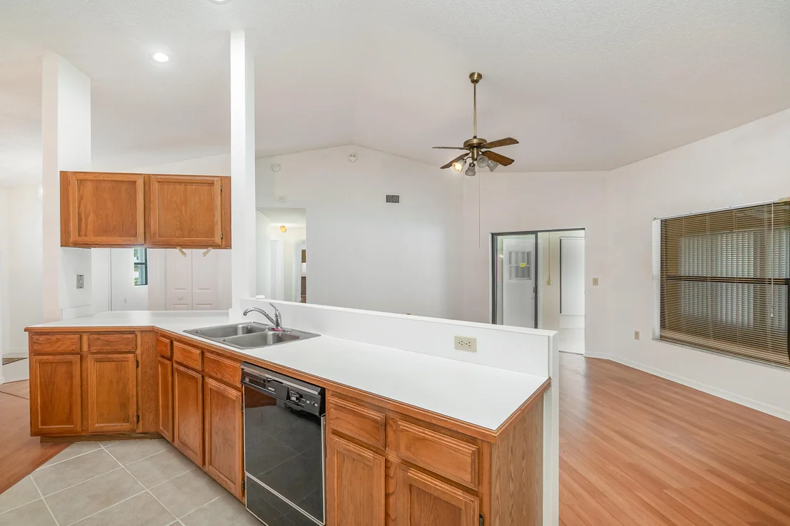 Photo of 569 Balcom Terrace SE