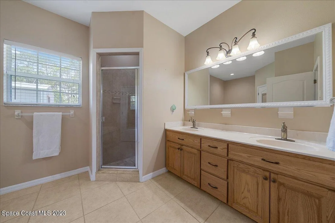 Photo of 3864 Reynolds Road