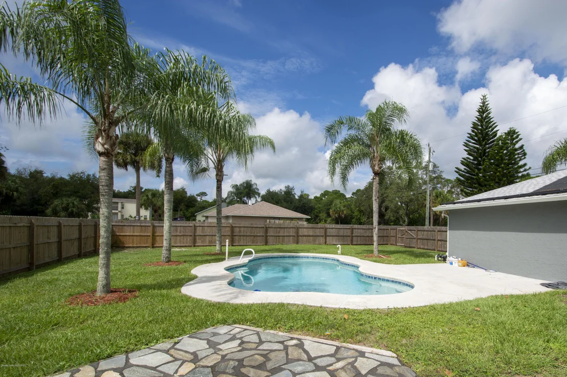 Photo of 401 Paul Washington Place