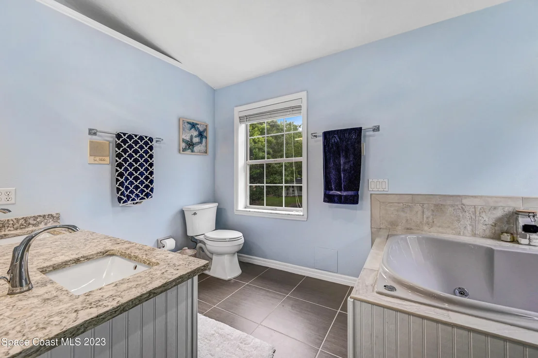 Photo of 2225 Royal Oaks Drive
