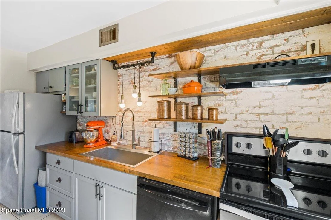 Photo of 2375 Sadler Lane