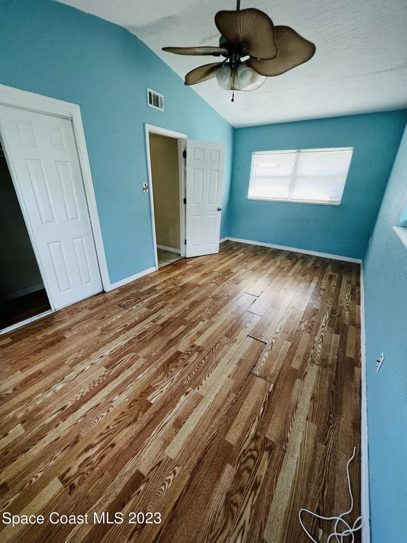 Photo of 305 Iris Street