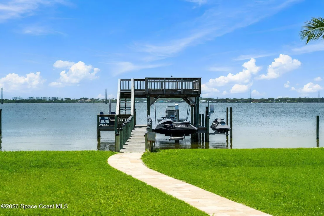 Photo of 417 Riverview Lane