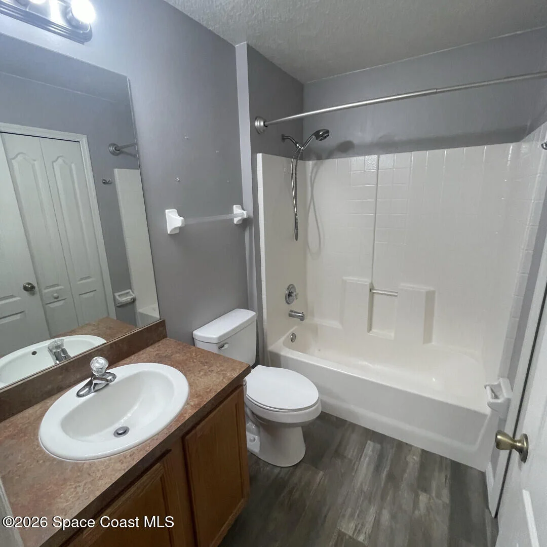 Photo of 2028 Gloria Circle NE