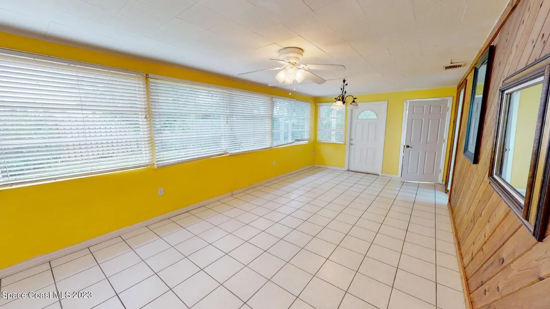 Photo of 325 Cinnamon Drive