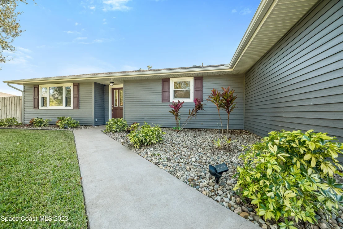 Photo of 2624 School Drive NE