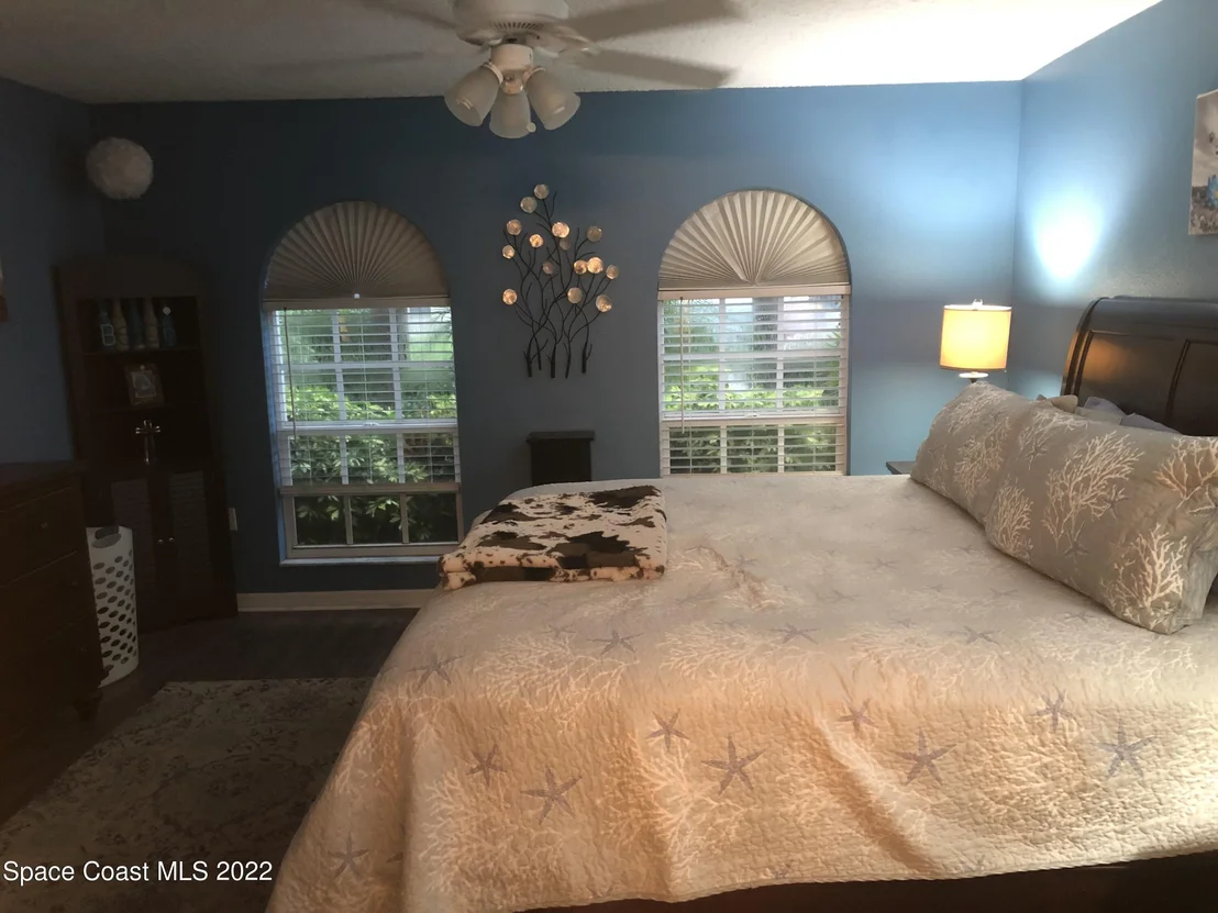 Photo of 6591 Bancroft Avenue