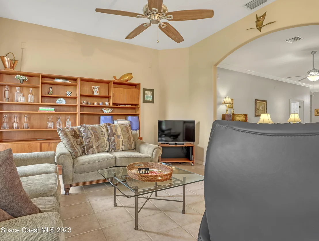 Photo of 904 Suntree Woods Drive