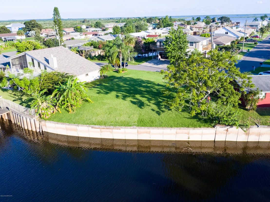 Photo of 826 Cardinal Road