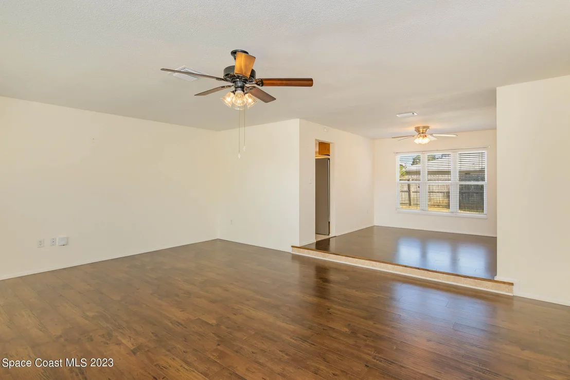 Photo of 880 Westport Drive