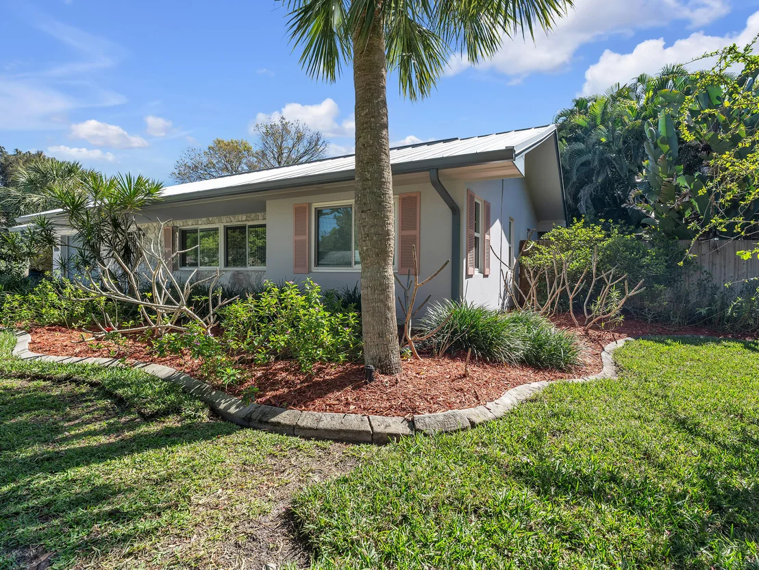 Photo of 1924 Giroux Drive NE