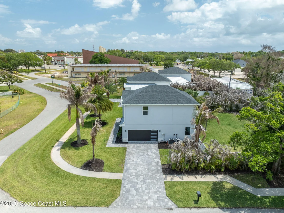 Photo of 2093 Greenway Drive