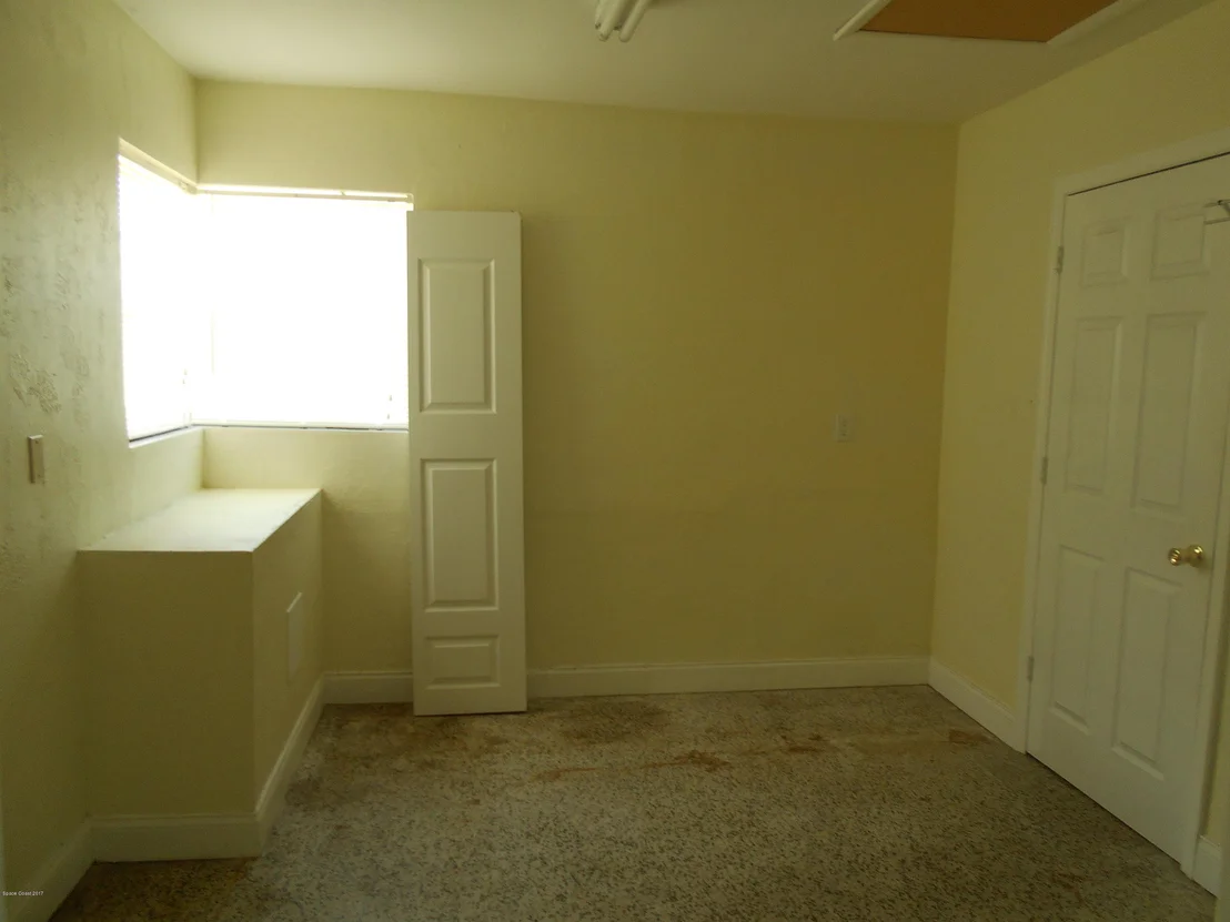 Photo of 1033 Cabot Drive NE