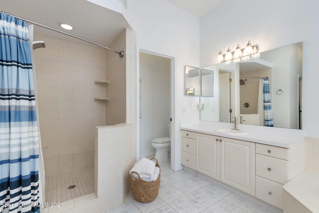 Photo of 2209 Royal Oaks Drive