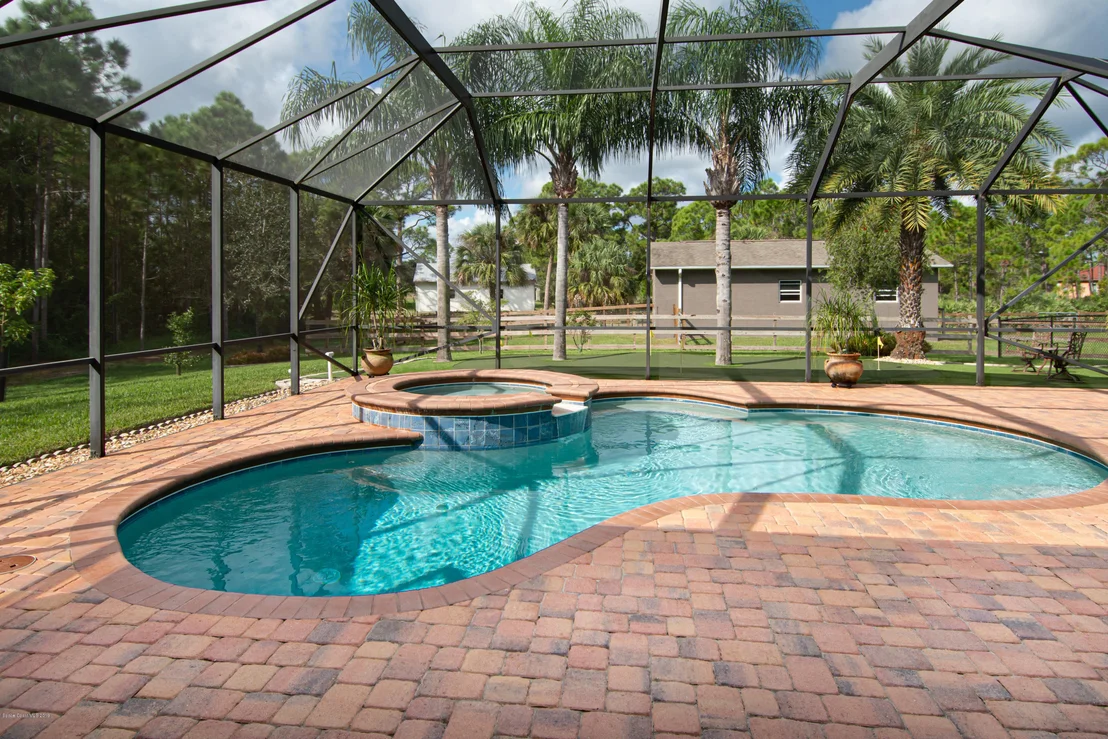 Photo of 6940 Hacienda Drive
