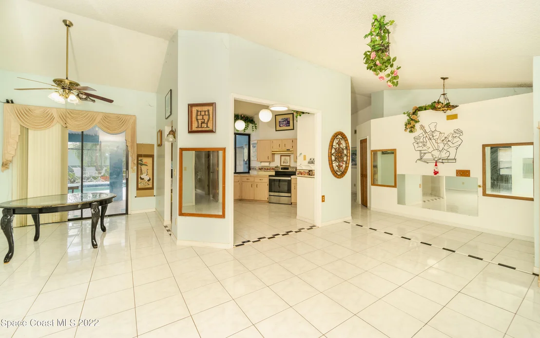 Photo of 5665 Graham Street
