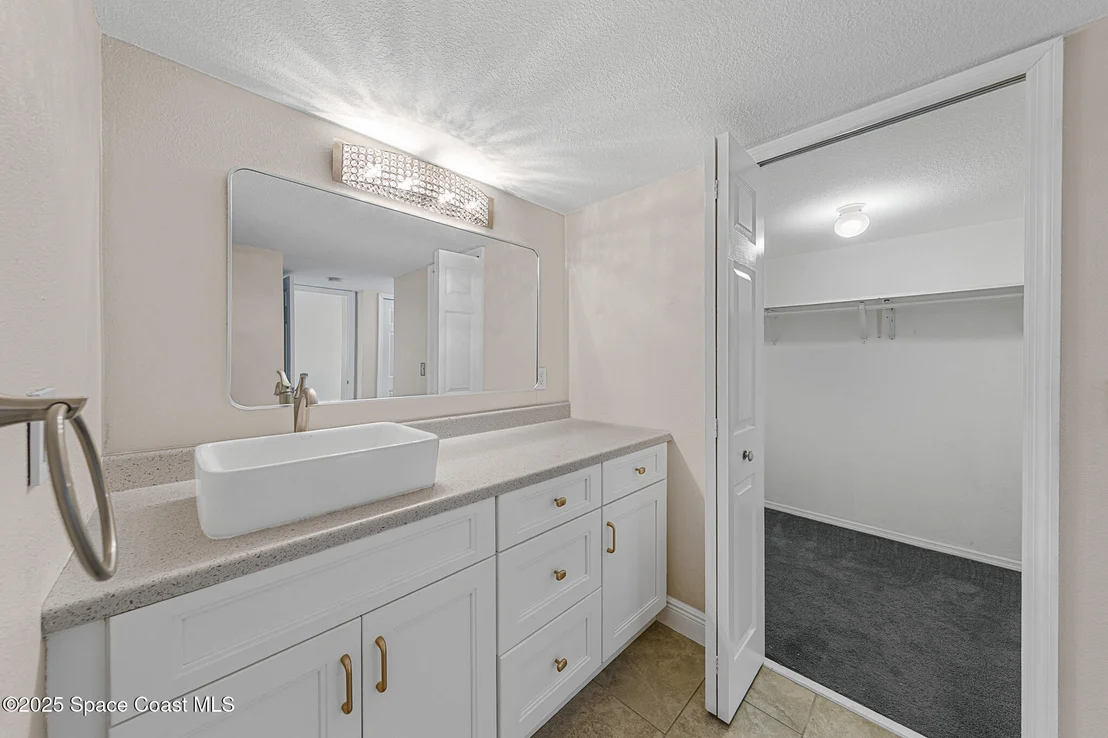 Photo of Unit 1218 at 305 Tangle Run Boulevard