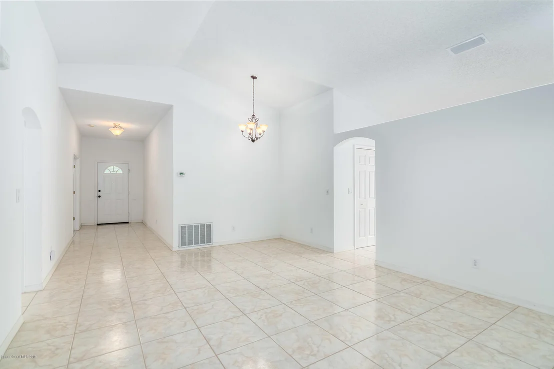 Photo of 972 Villa Drive